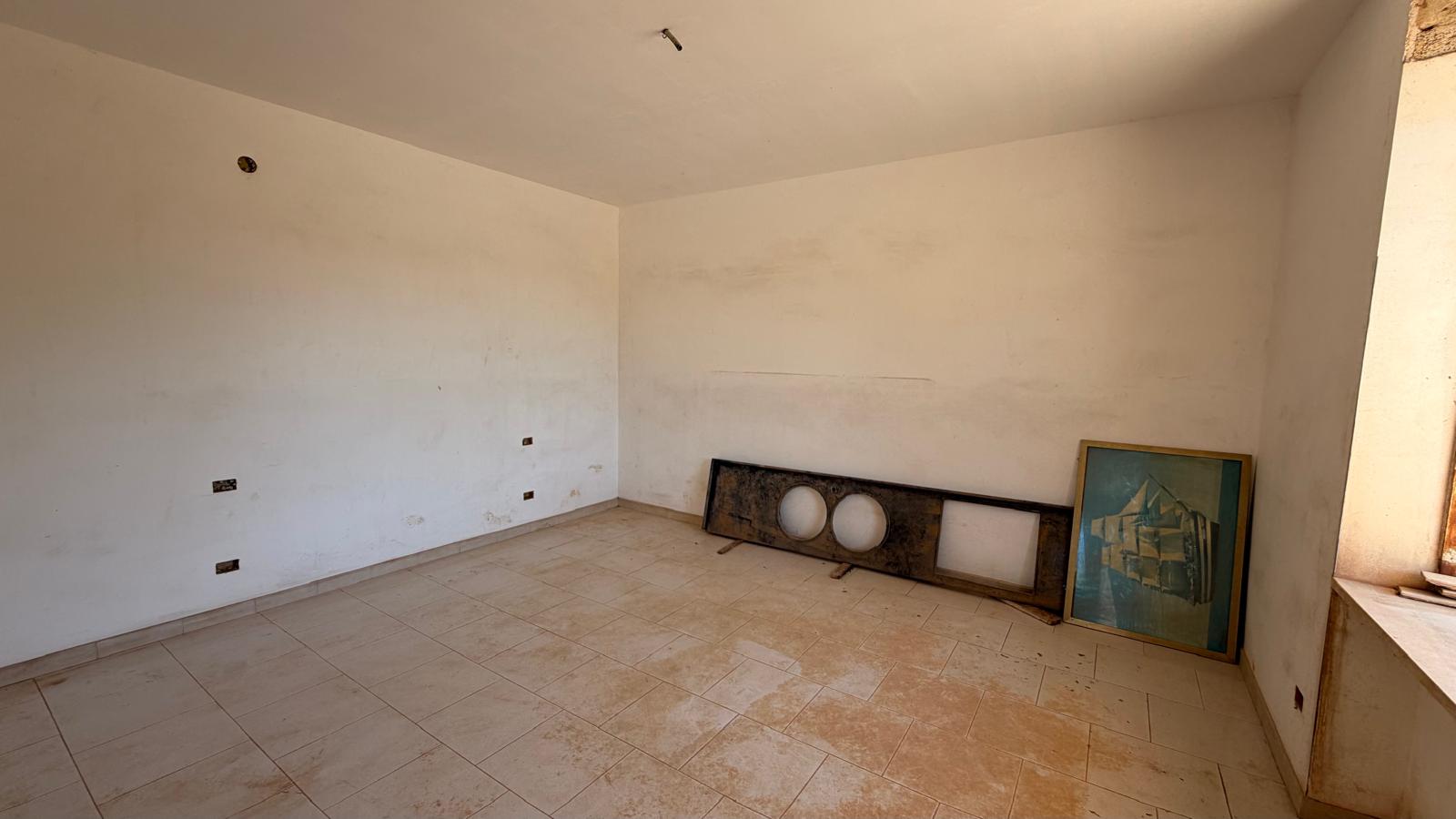Piccola Villetta In Zona Abitata, 2 Vani e Acc, Trullo, Deposito.